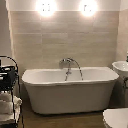 Old Literatu Free Parking *