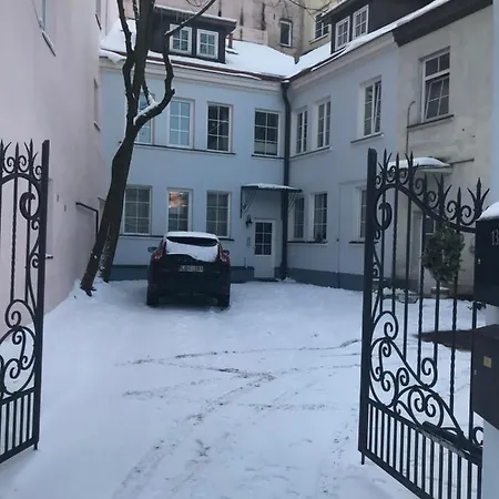 Old Literatu Free Parking *