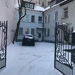 Old Literatu Free Parking *